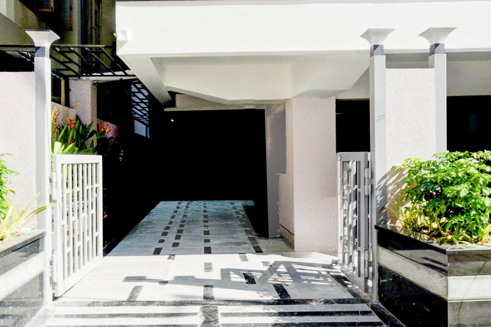 Townhouse Aarav Business Hotel Haiderabad Buitenkant foto