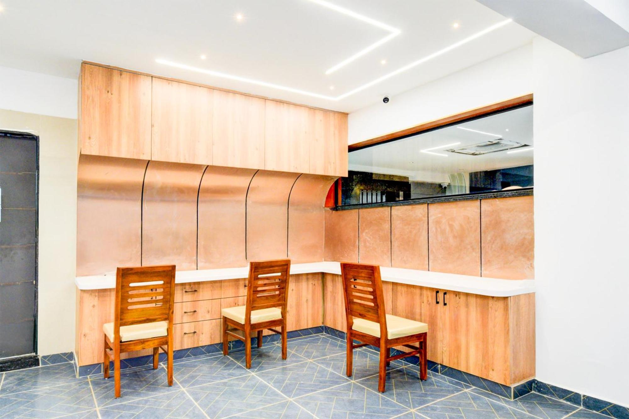 Townhouse Aarav Business Hotel Haiderabad Buitenkant foto