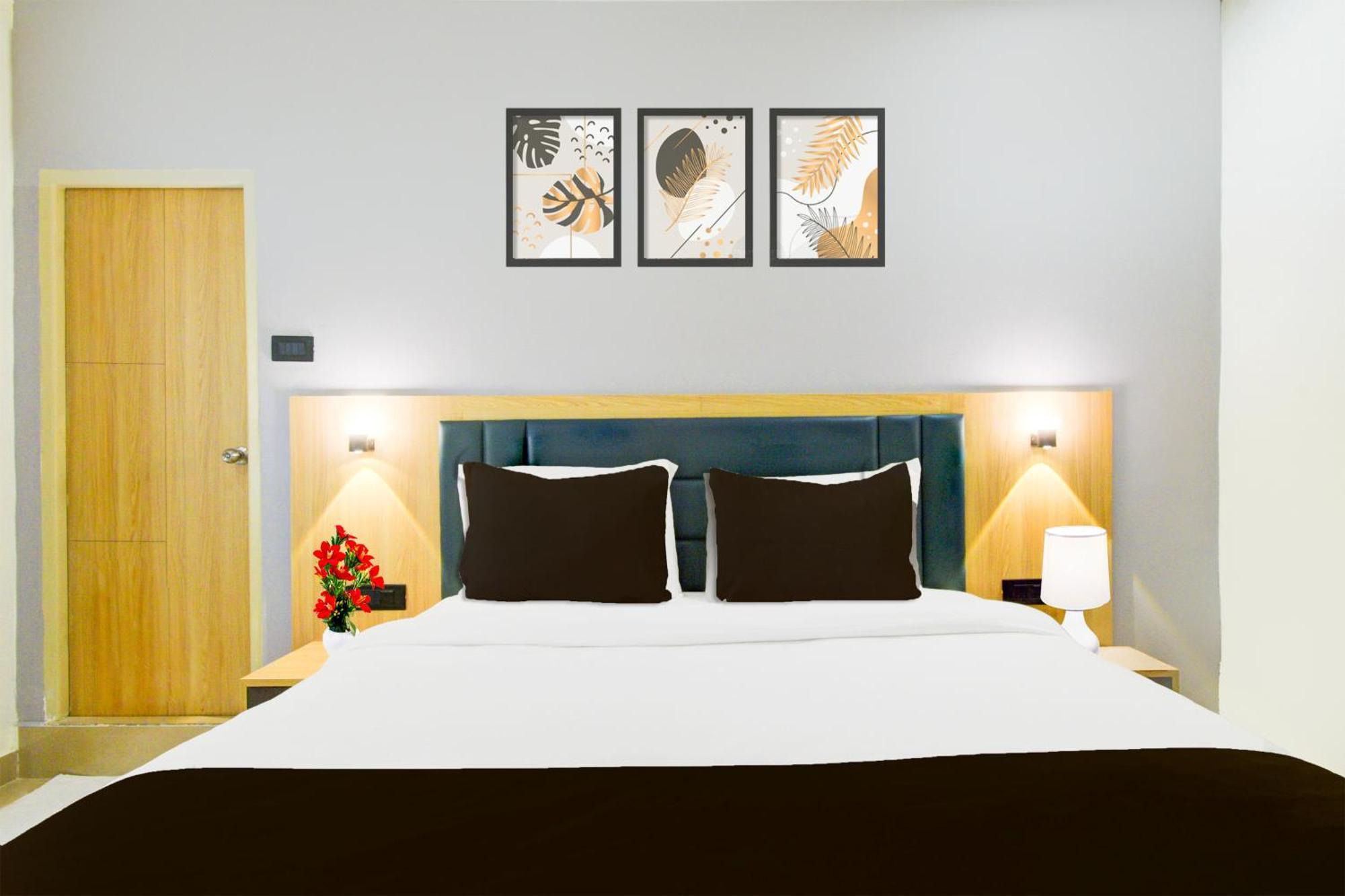 Townhouse Aarav Business Hotel Haiderabad Buitenkant foto