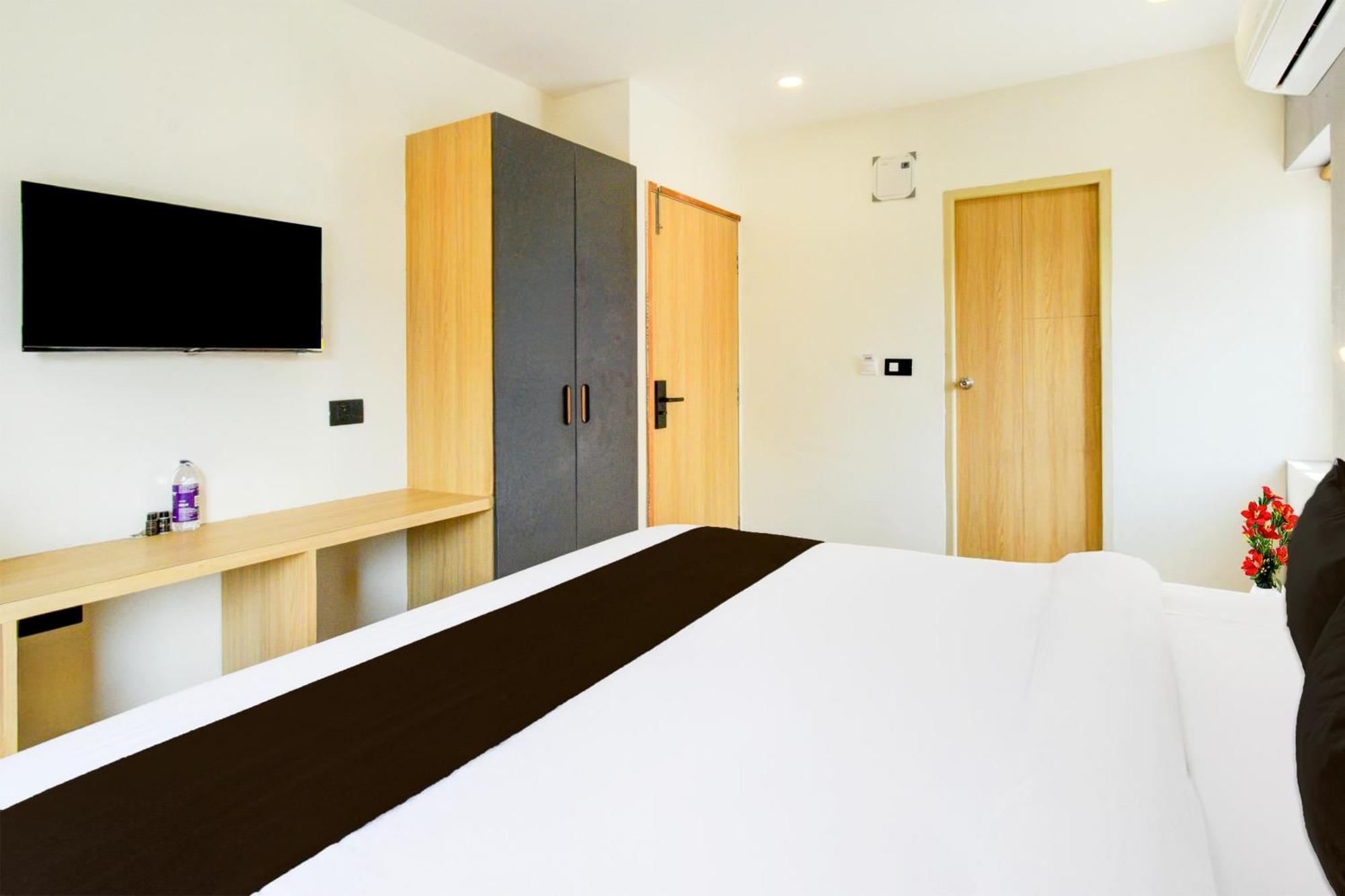 Townhouse Aarav Business Hotel Haiderabad Buitenkant foto